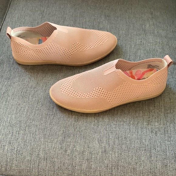 Born Antero blush slip on mesh knit shoes size 8.5 - Picture 2 of 5